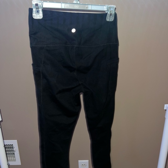 Yogalicious High
Waist Ultra Soft 7/8
Ankle Length
Leggings with Pockets - Picture 3 of 4